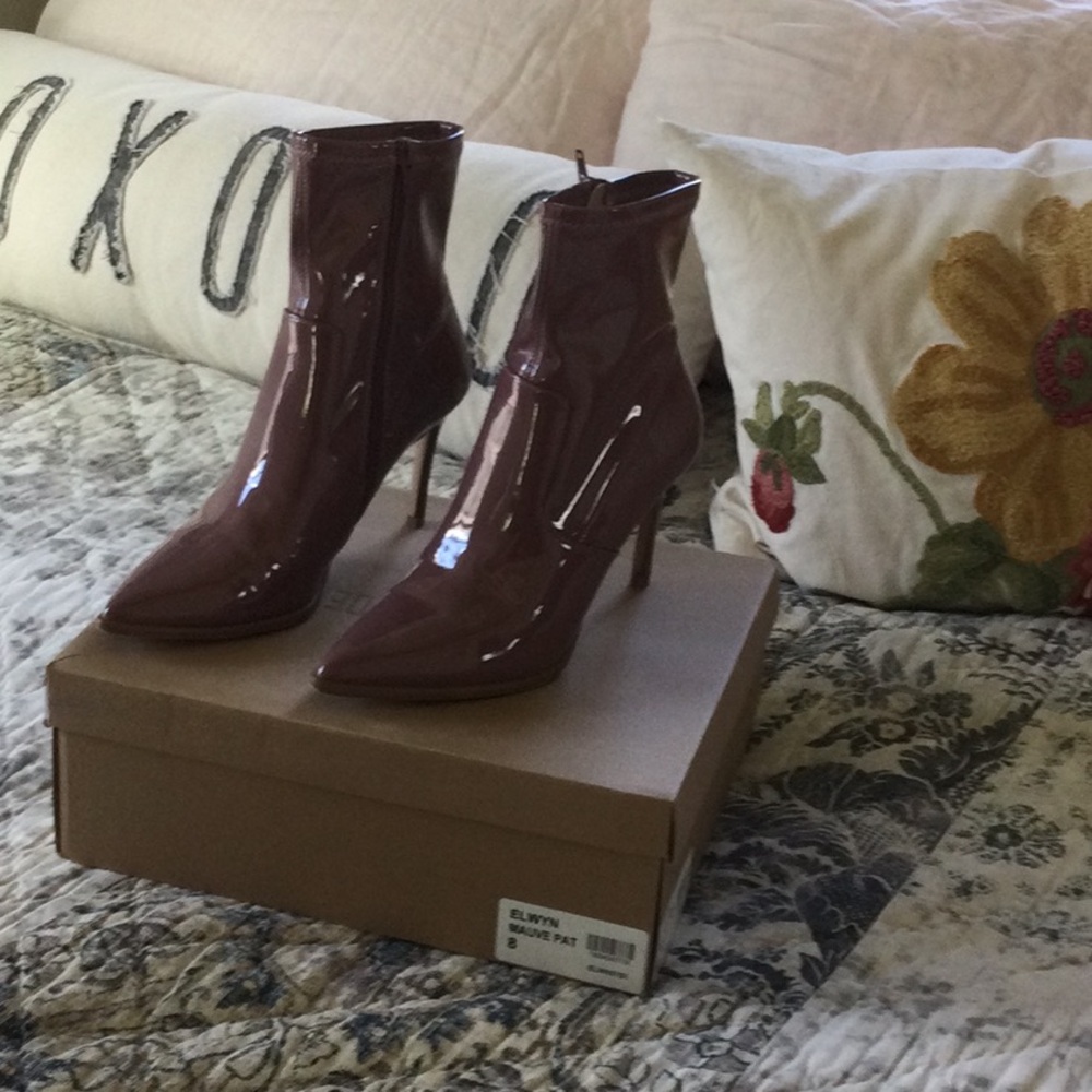 Heeled booties